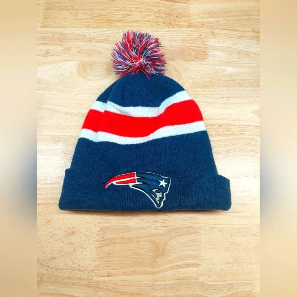 NFL NEW ENGLAND PATRIOTS POM BEANIE PATCH LOGO